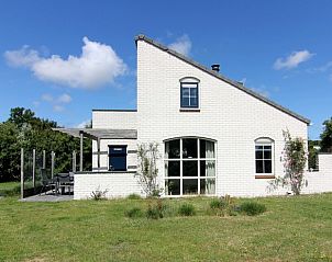 Vakantiehuis F 808 in De Cocksdorp, Texel, Waddeneilanden. Geniet van de serene omgeving en de ruime tuin van deze charmante vakantiewoning.