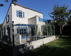 Vacation home F 684 in De Cocksdorp, Texel, offers a charming outdoor area with veranda and garden, ideal for relaxation on the Wadden Islands.