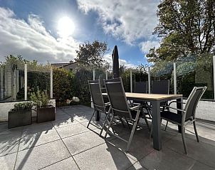 Geniet van het zonnige terras bij Vakantiehuis F 742 in De Cocksdorp, Texel. Perfecte plek om te ontspannen op de Waddeneilanden.