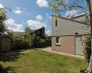 Vakantiehuis G 263 in De Cocksdorp, Texel, biedt een serene tuin en moderne architectuur, ideaal voor een ontspannen verblijf op de Waddeneilanden.