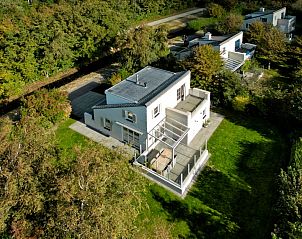 Gezellige woonkamer van Vakantiehuis F 682 in De Cocksdorp, Texel met moderne inrichting en uitzicht op de natuur van de Waddeneilanden.