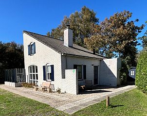 Vakantiehuis F 791 in De Cocksdorp, Texel, biedt een charmante buitenruimte met terras, perfect voor ontspanning op de Waddeneilanden.