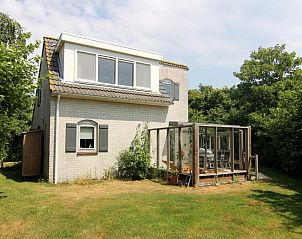 Vakantiehuis F 654 in De Cocksdorp, Texel, met zonnige veranda en groene omgeving op de Waddeneilanden.