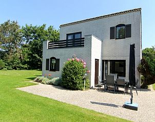 Vakantiehuis F 775 in De Cocksdorp, Texel, met zonnig terras en groene tuin, ideaal voor een ontspannen verblijf op de Waddeneilanden.