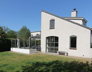 Vakantiehuis E 636 in De Cocksdorp, Texel, met zonnig terras en groene tuin, ideaal voor ontspannen verblijf op de Waddeneilanden.