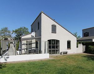 Vakantiehuis E 636 in De Cocksdorp, Texel met zonnig terras en groene tuin, ideaal voor ontspannen verblijf op de Waddeneilanden.