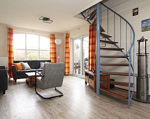 Gezellige woonkamer in Vakantiehuis E 636, De Cocksdorp, Texel met een moderne inrichting en ruime zithoek voor een ontspannen verblijf.