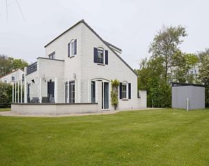 Vakantiehuis F 782 in De Cocksdorp, Texel, biedt een ruime tuin en moderne architectuur voor een ontspannen verblijf op de Waddeneilanden.