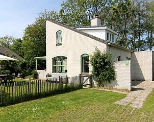 Das Ferienhaus F 789 in De Cocksdorp, Texel, bietet eine charmante Unterkunft mit grnem Garten und Terrasse, ideal fr einen entspannten Urlaub auf den Watteninseln.