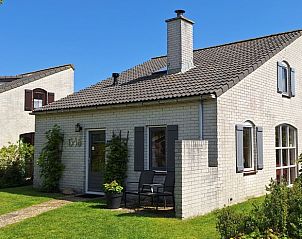 Vakantiehuis E 646 in De Cocksdorp, Texel, biedt een charmant verblijf met een zonnig terras en groene omgeving op de Waddeneilanden.