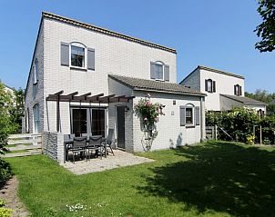 Vakantiehuis E 646 in De Cocksdorp, Texel met zonnig terras en groene tuin, perfect voor een ontspannen verblijf op de Waddeneilanden.