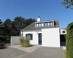 Vakantiehuis F 627 in De Cocksdorp, Texel, biedt een charmant verblijf omgeven door groene natuur, ideaal voor een ontspannende vakantie op de Waddeneilanden.