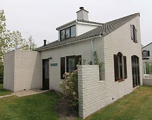 Vakantiehuis F 625 in De Cocksdorp, Texel biedt een charmante stenen buitenkant te midden van groene natuur op de Waddeneilanden.