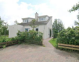 Vacation home F 681 in De Cocksdorp, Texel, surrounded by green nature and an inviting path to the front door.