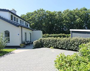 Vakantiehuis F 776 in De Cocksdorp, Texel met zonnige tuin en groene omgeving, ideaal voor een ontspannen vakantie op de Waddeneilanden.