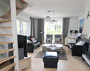 Gezellige woonkamer van Vakantiehuis E 626 in De Cocksdorp, Texel. Comfortabele inrichting met uitzicht op de groene omgeving.
