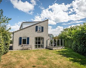 Vacation home E 511 in De Cocksdorp, Texel, offers a charming stay with a spacious garden and sunny terrace on the beautiful Wadden Islands.