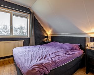 Slaapkamer met uitzicht op de natuur bij Tongelen R.D. van, vakantiehuis in De Cocksdorp, Texel.