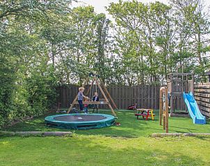 Speelplaats voor kinderen bij bungalow Duif in Dennenbos Texel.