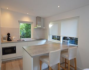 Moderne Kche des Ferienhauses Boodtlaan 7 / Dennenheuvel in De Koog, Texel.