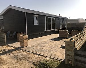 Veranda van Chaletpark Bregkoog - Chalet Bregkoog 231 in De Koog, Texel, ideaal voor ontspanning op de Waddeneilanden.