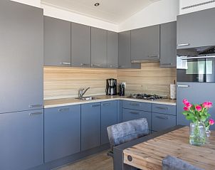 Moderne keuken in Chaletpark Bregkoog - Chalet Bregkoog 231, De Koog, Texel, volledig uitgerust voor een zorgeloze vakantie.