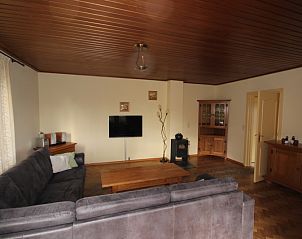 Landhuis Landleven Nr. 81 in De Koog, Texel, sfeervolle woonkamer met moderne voorzieningen en rustieke inrichting.