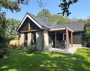 De Houtsnip vakantiehuis in De Koog, Texel met groene tuin en moderne architectuur.
