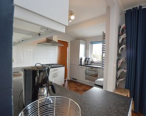 Komfortables Schlafzimmer in Orchismient 45, groes Ferienhaus in De Koog, Texel, mit Doppelbett und entspannender Atmosphre.