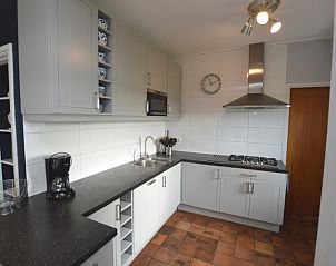 Luxurises Badezimmer im Ferienhaus Orchismient 45 large, De Koog, Texel, mit stilvoller Dusche und Naturdekor.