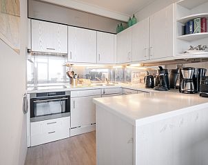Moderne keuken met alle benodigdheden in Appartement Juliana 160 Zeezicht, De Koog, Texel. Voorzien van alle gemakken voor een fijn verblijf.