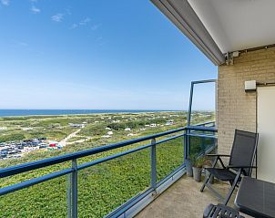 Priv balkon met uitzicht op de natuur van Texel in Appartement Juliana 160 Zeezicht, De Koog. Perfect om te ontspannen en te genieten.