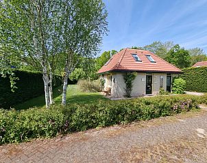 Residentie Californi - Geborchenheit - 361, vakantiehuis in De Koog, Texel met groene tuin en rode dakpannen.