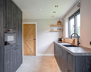 Moderne keuken in Villa Flo, vakantiehuis in De Koog, Texel.