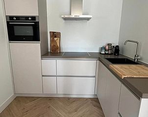 Volledig uitgeruste keuken in Vakantiehuis Noordwester, De Koog, Texel met moderne apparatuur.