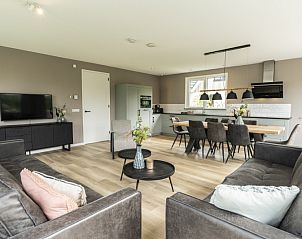 Gerumiges Esszimmer und Kche in Villa 17, De Koog, Texel, Ferienhaus auf den Watteninseln, ideal fr Familien.