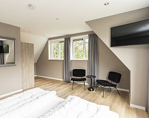 Gemtliche Sitzecke in der Villa 17, De Koog, Texel, Ferienhaus mit Blick auf die grne Umgebung.