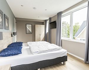 Schlafzimmer mit Gartenblick in Villa 17, De Koog, Texel, Ferienhaus auf den Watteninseln.