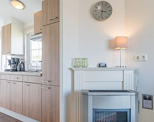 Moderne keuken van Chalet Bregkoog 227, Chaletpark Bregkoog, De Koog, Texel met alle benodigde apparatuur.