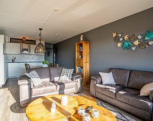 Ruime woonkamer met open keuken in Appartement Juliana 048, De Koog, Texel, Waddeneilanden.