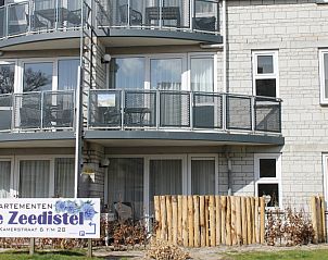 Appartement Zeedistel 16 in De Koog, Texel met moderne balkons en uitnodigende buitenruimte voor een ontspannen vakantie op de Waddeneilanden.