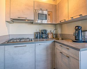Moderne keuken in Appartement Zeedistel 22, De Koog, Texel, voorzien van alle gemakken voor een comfortabel verblijf.