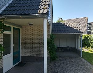 Entree van Villapark Kamperfoelie vakantiehuis in De Koog Texel, uitnodigende en gezellige sfeer.