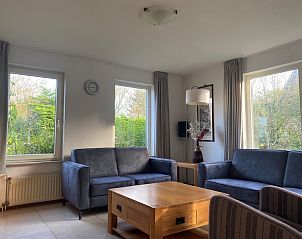 Gezellige woonkamer in Villapark Kamperfoelie vakantiehuis De Koog Texel, met comfortabele zitplaatsen.