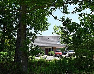 Das Ferienhaus Tesselhuus in De Koog auf Texel, umgeben von Grn und Natur.