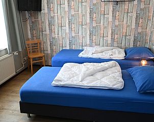 Gemtliches Schlafzimmer mit zwei Betten im Ferienhaus Het Tesselhuus in De Koog, Texel.