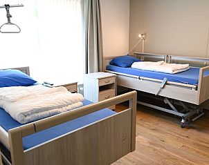 Komfortables Schlafzimmer mit verstellbaren Betten im Ferienhaus Het Tesselhuus, De Koog, Texel.