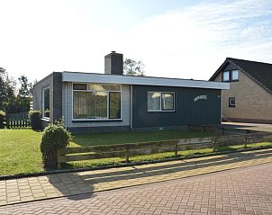 Epelaan 19 / Arjen vakantiehuis in De Koog Texel met groene voorzijde en ruime tuin.
