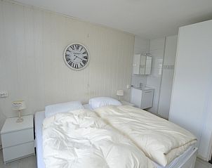 Slaapkamer in Orchismient 33, vakantiehuis De Koog, Texel met comfortabele bedden.