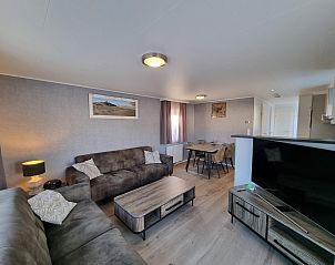 Modern sitting area in Chalet Bregkoog 103, Chaletpark Bregkoog, De Koog, Texel with cozy atmosphere.